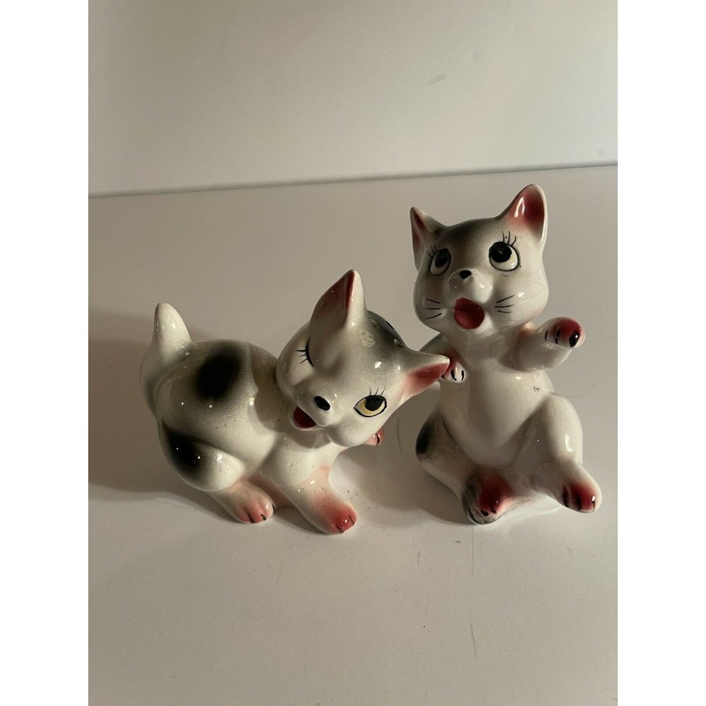 Salt and Pepper Shakers Cats Porcelain with Pink Ears Black Spots Relco Japan